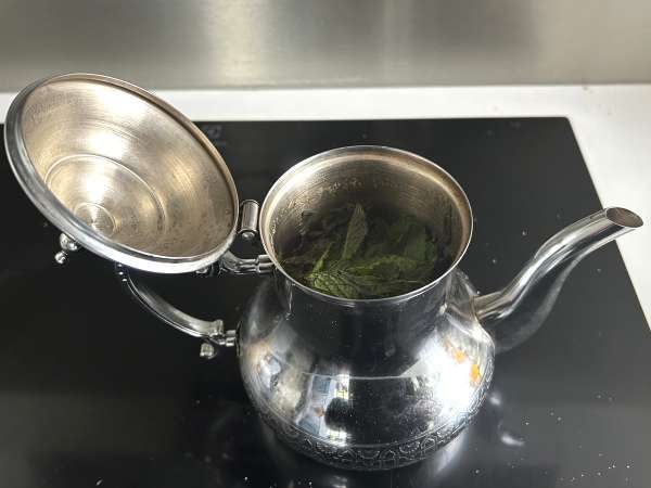 Cara menyiapkan teh peppermint Maroko yang otentik - Persiapan langkah 5