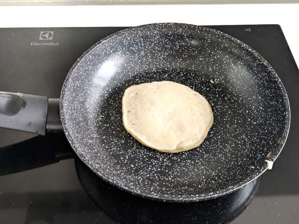 Pancake vegan lembut dengan telur rami: resep mudah dan bebas telur - Persiapan langkah 7