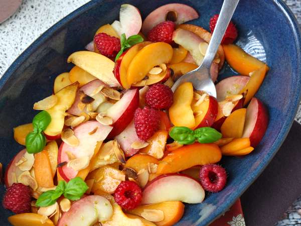 Salad buah: persik, aprikot, raspberry, dan banyak lagi! - Persiapan langkah 6