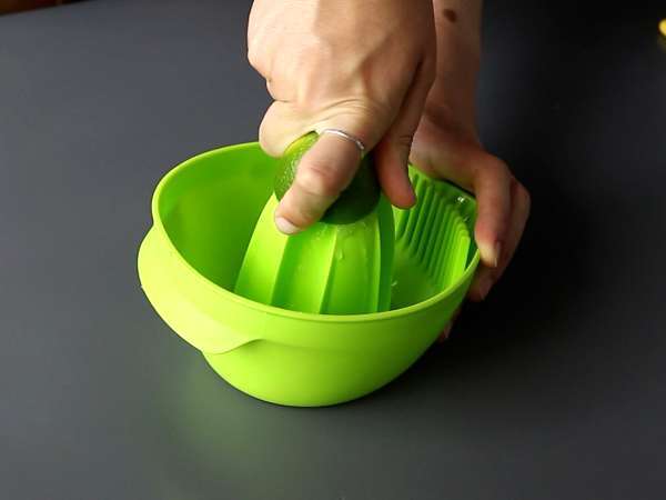 Salad buah merah: stroberi, raspberry, ceri, dan semangka, sempurna untuk musim panas! - Persiapan langkah 2