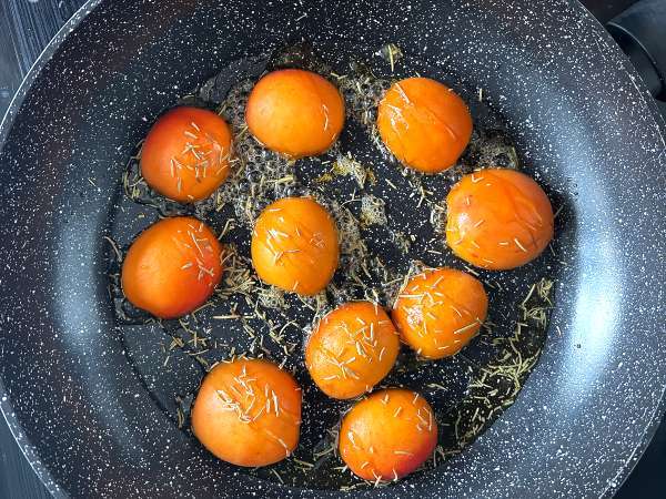 Aprikot panggang, roket, dan burrata di atas roti panggang - Persiapan langkah 3