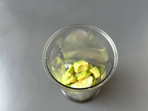 Mayones alpukat yang lembut dengan telur rebus - tanpa telur mentah - Persiapan langkah 2