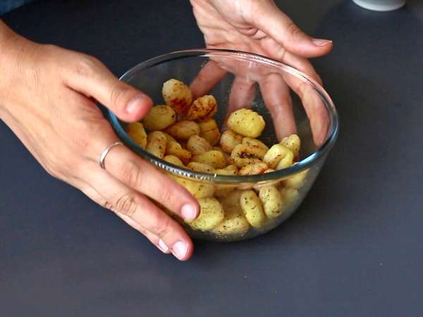 Salad gnocchi yang renyah, sangat trendi, lezat dan seimbang, sempurna untuk musim panas! - Persiapan langkah 1