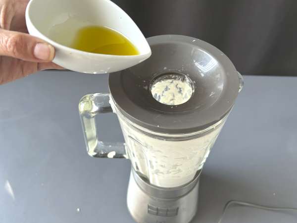 Andalusia Ajoblanco: sup dingin yang selalu Anda inginkan di musim panas - Persiapan langkah 5