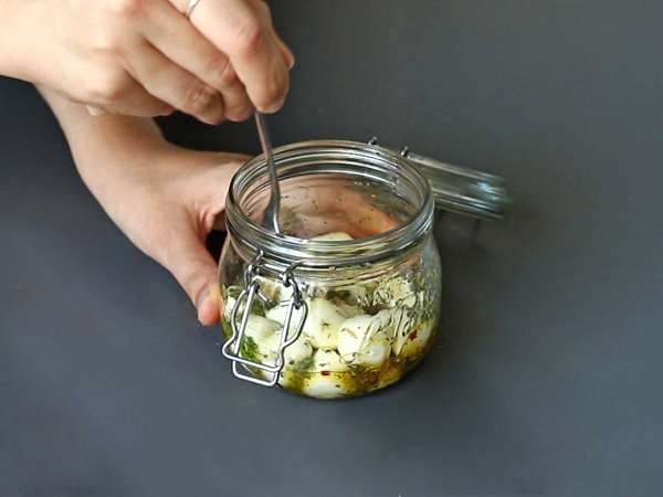 Bola-bola mozzarella yang diasinkan untuk minuman beralkohol atau salad! - Persiapan langkah 3