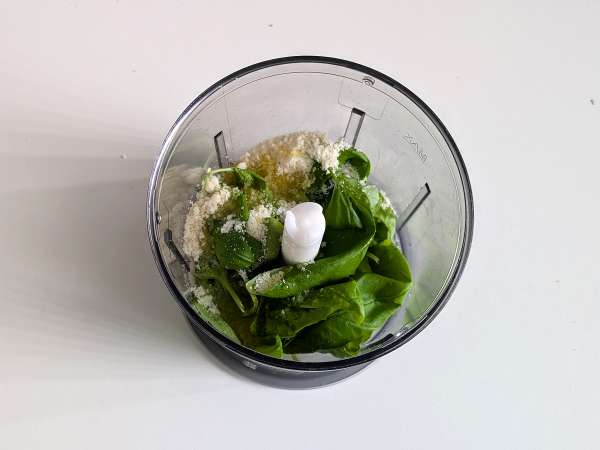 Kue keju gurih satu porsi dengan kemangi dan tomat ceri: ide lezat untuk prasmanan dan minuman beralkohol - Persiapan langkah 4