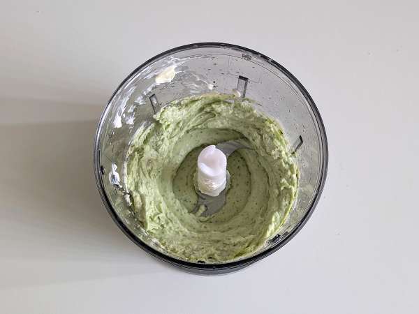 Kue keju gurih satu porsi dengan kemangi dan tomat ceri: ide lezat untuk prasmanan dan minuman beralkohol - Persiapan langkah 5