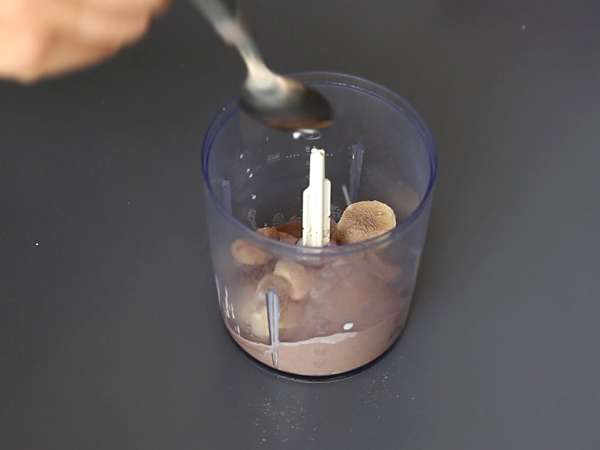 Es krim protein super whey cokelat, siap dalam 5 menit! - Persiapan langkah 2