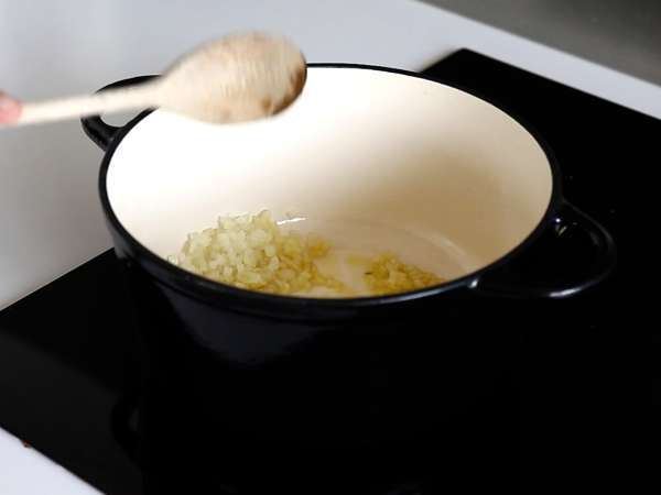 Pasta dengan saus bolognese - tagliatelle al ragù alla bolognese - Persiapan langkah 1