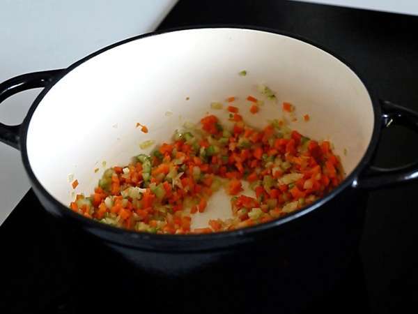 Pasta dengan saus bolognese - tagliatelle al ragù alla bolognese - Persiapan langkah 2