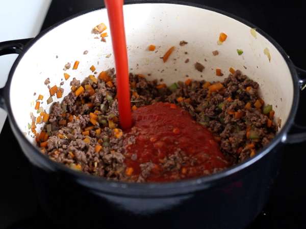 Pasta dengan saus bolognese - tagliatelle al ragù alla bolognese - Persiapan langkah 4