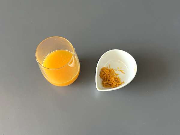 Scallop carpaccio dengan citrus vinaigrette dan pistachio, hidangan pembuka yang elegan dan mudah disiapkan. - Persiapan langkah 1