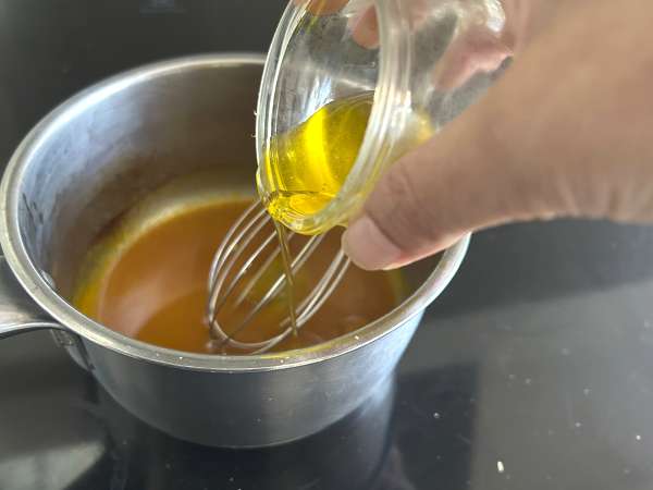 Scallop carpaccio dengan citrus vinaigrette dan pistachio, hidangan pembuka yang elegan dan mudah disiapkan. - Persiapan langkah 3