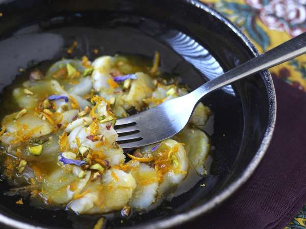 Scallop carpaccio dengan citrus vinaigrette dan pistachio, hidangan pembuka yang elegan dan mudah disiapkan. - Persiapan langkah 4
