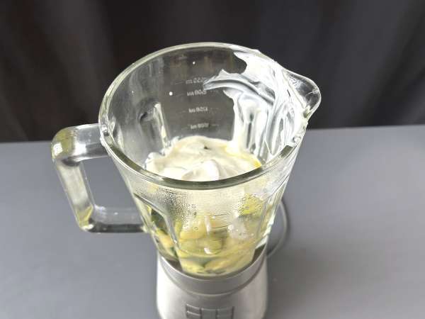 Krim cukini dengan apel hijau dan yoghurt siap dalam 30 menit - Persiapan langkah 5