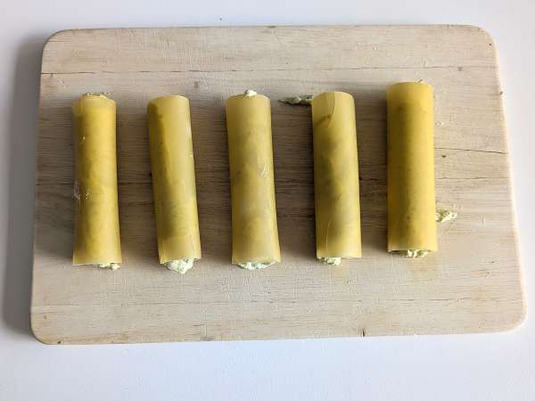 Pesto cannelloni au gratin yang creamy: resep yang mudah dan lezat - Persiapan langkah 5