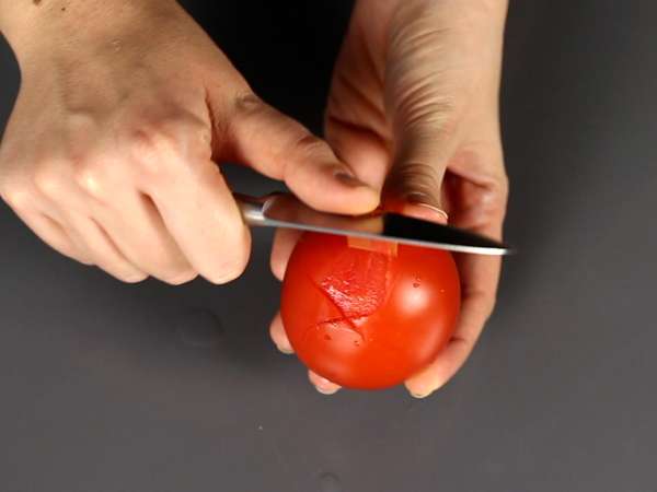 Saus tomat mentah dengan rasa yang lengkap, ideal untuk topping pizza atau pinsa. - Persiapan langkah 3