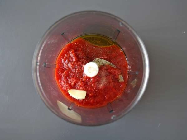 Saus tomat mentah dengan rasa yang lengkap, ideal untuk topping pizza atau pinsa. - Persiapan langkah 4
