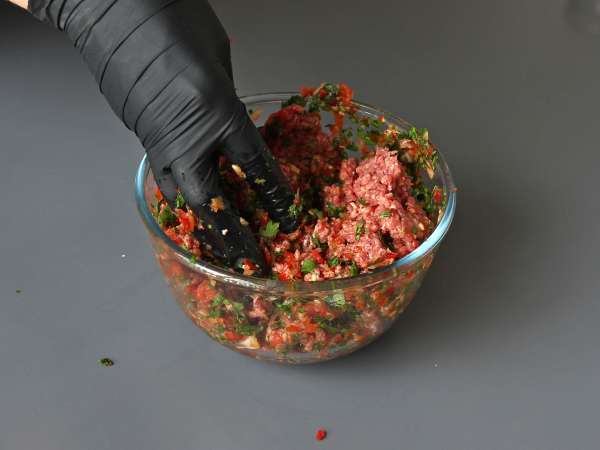 Kebab lavash dengan tortilla, kebab panggang oven yang terkenal mudah! - Persiapan langkah 4