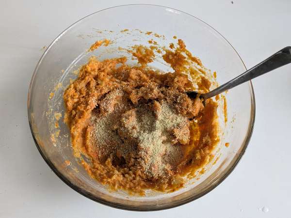 Meatloaf labu dengan jamur dan keju scamorza berserabut: resep panggang yang enak dan mudah - Persiapan langkah 6