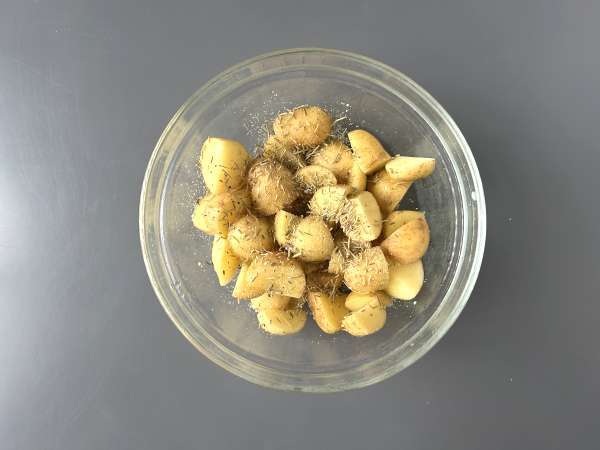 Caprice dilapisi tepung roti para dewa dengan kentang penggorengan - Persiapan langkah 1