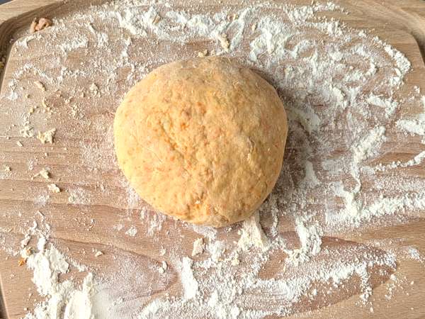 Gnocchi labu yang lembut dengan Philadelphia dan kacang kenari yang renyah - Persiapan langkah 3