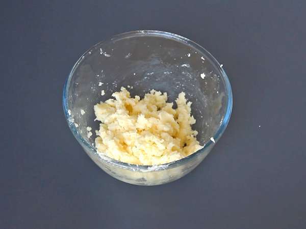 Kue gulung kayu manis, meleleh di mulut dan renyah dengan rasa kayu manis yang enak - Persiapan langkah 2