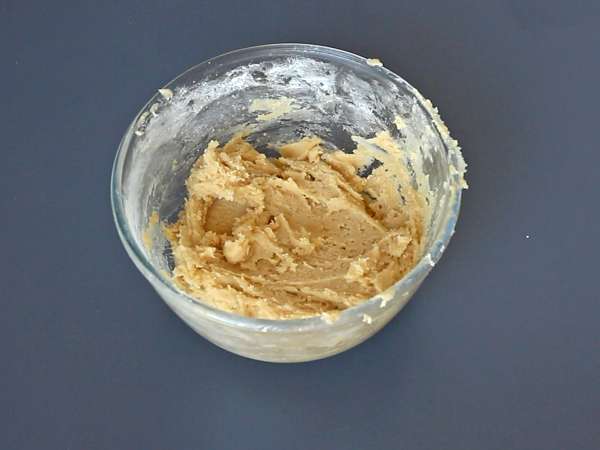 Kue gulung kayu manis, meleleh di mulut dan renyah dengan rasa kayu manis yang enak - Persiapan langkah 4