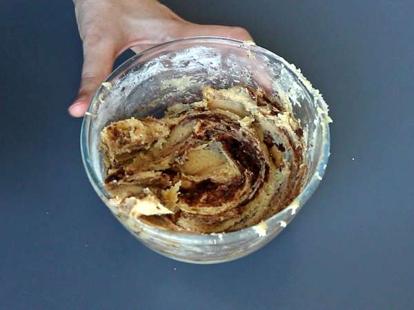 Kue gulung kayu manis, meleleh di mulut dan renyah dengan rasa kayu manis yang enak - Persiapan langkah 5