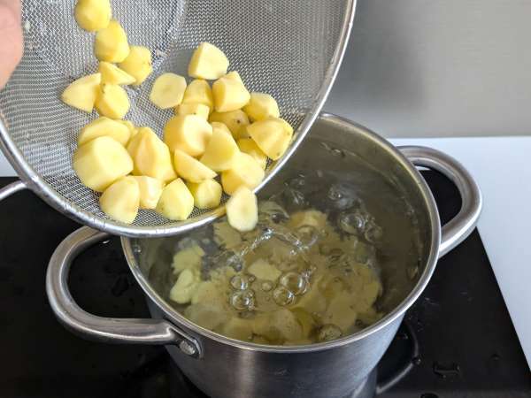 Kentang cacio e pepe panggang yang lembut: hidangan pendamping mudah yang membuat semua orang tergila-gila! - Persiapan langkah 2