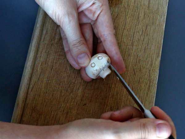 Kue tart Halloween dengan jamur dan bawang putih serta keju herba - Persiapan langkah 4