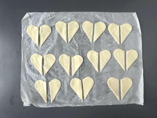 Biskuit hantu: resep Halloween termudah dan terlucu untuk dibuat bersama anak-anak - Persiapan langkah 2