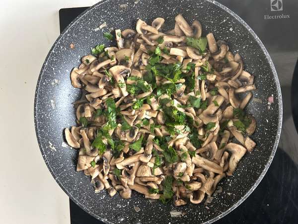 Telur Creme dengan Jamur: resep yang cepat dan sangat nyaman! - Persiapan langkah 6