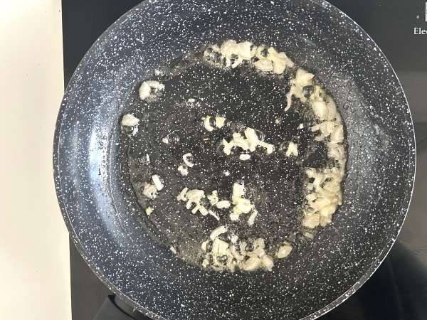 Saus lada buatan sendiri: lembut, harum, dan sangat mudah! - Persiapan langkah 3