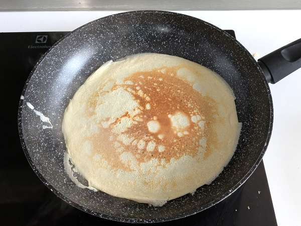 Crespelle ricotta dan jamur: resep vegetarian krim yang sempurna untuk setiap kesempatan - Persiapan langkah 5