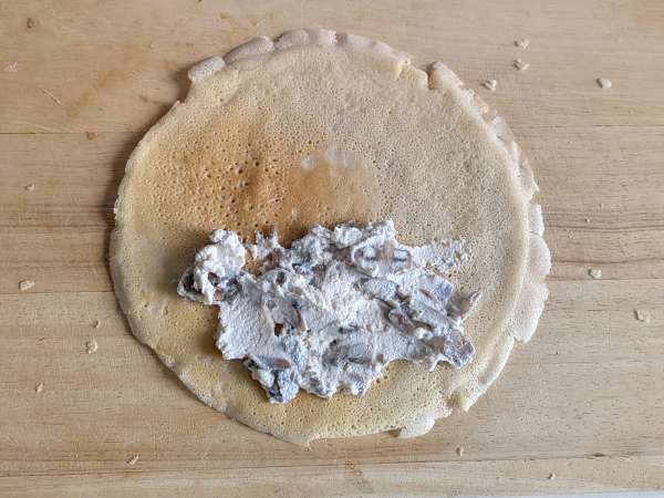 Crespelle ricotta dan jamur: resep vegetarian krim yang sempurna untuk setiap kesempatan - Persiapan langkah 8