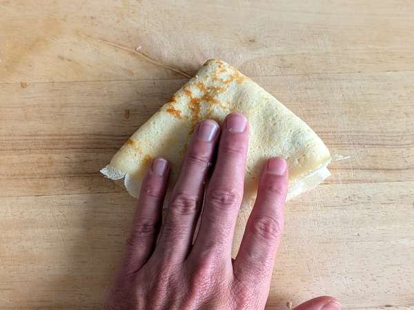 Crespelle ricotta dan jamur: resep vegetarian krim yang sempurna untuk setiap kesempatan - Persiapan langkah 10