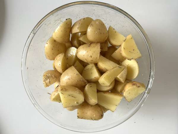 Roti panggang keju kambing yang renyah dan meleleh di mulut dilapisi tepung roti dengan Air Fryer: kenyamanan mutlak! - Persiapan langkah 1