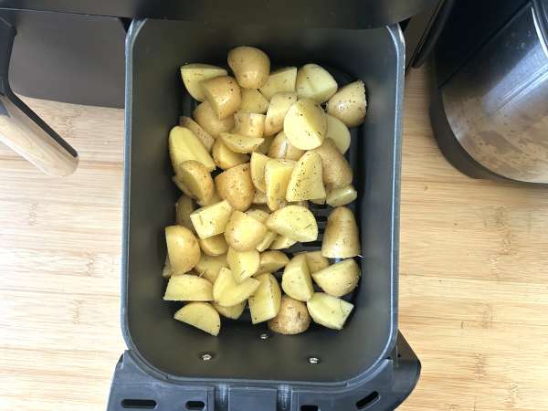 Roti panggang keju kambing yang renyah dan meleleh di mulut dilapisi tepung roti dengan Air Fryer: kenyamanan mutlak! - Persiapan langkah 2