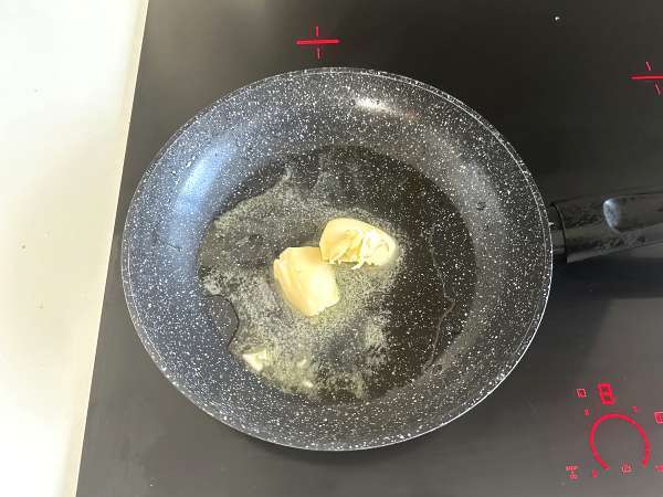 Onion confit: sederhana, elegan, dan sempurna dengan daging dan keju - Persiapan langkah 2