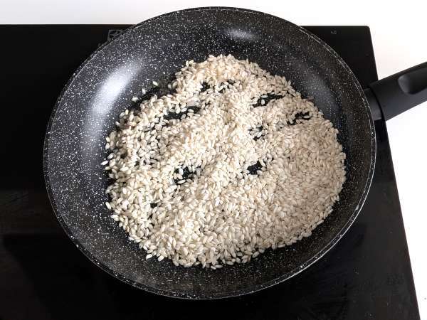 Risotto jeruk nipis dan lada merah muda: resep vegetarian yang elegan untuk makan malam istimewa - Persiapan langkah 2