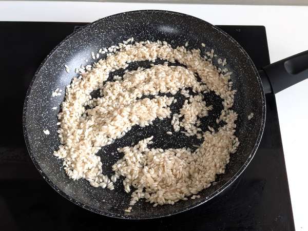 Risotto jeruk nipis dan lada merah muda: resep vegetarian yang elegan untuk makan malam istimewa - Persiapan langkah 3