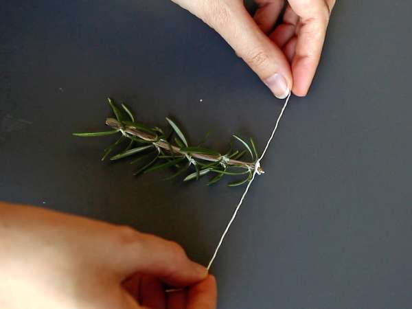 Koktail dengan pohon cemara yang tertutup salju di dalamnya - Persiapan langkah 2