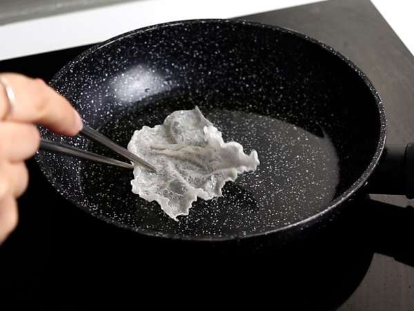 Bagaimana cara membuat keripik dengan kertas nasi? - Persiapan langkah 2