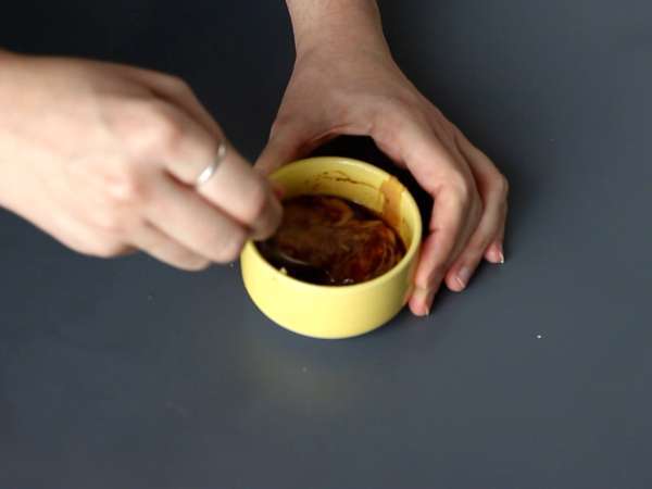 Salad warna-warni dengan bihun dan udang serta saus kacang pedas - Persiapan langkah 3