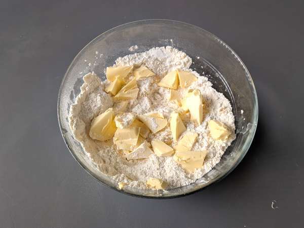 Tart dengan selai stroberi: resep kue kering klasik (juga hati) - Persiapan langkah 2