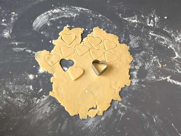 Tart dengan selai stroberi: resep kue kering klasik (juga hati) - Persiapan langkah 6