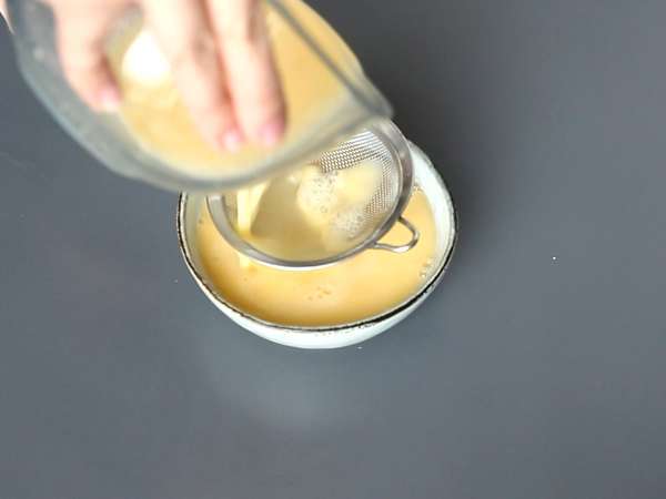 Telur kukus Cina: resep Cina untuk telur sutra kukus hanya dengan dua bahan! - Persiapan langkah 2