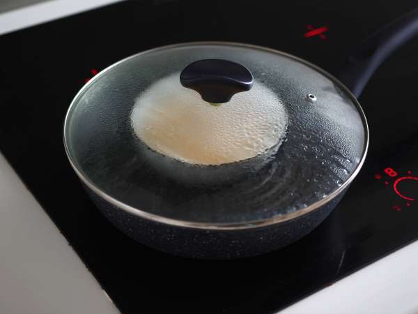 Telur kukus Cina: resep Cina untuk telur sutra kukus hanya dengan dua bahan! - Persiapan langkah 3