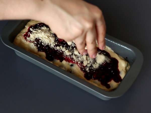Blueberry crumble cake: kue yang memadukan fondant, kelembutan, dan kerenyahan! - Persiapan langkah 7